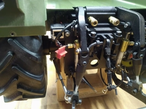 18 MB-Trac  Traktor  Schlepper kpl. aus Metall #527