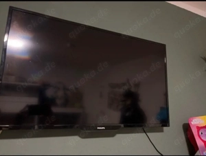 Philips Fernseher mit den Maßen 72x42 cm