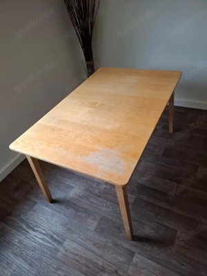 Esstisch aus Holz (1,4 M auf 0,9 M)