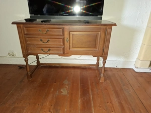 Fernsehschrank (knapp 1 Meter breit, 69 cm hoch)