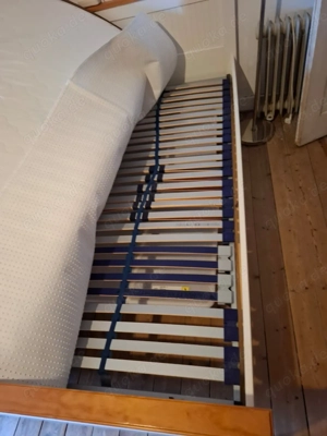 Doppelbett (1,9 Meter breit, 2,1 Meter lang)