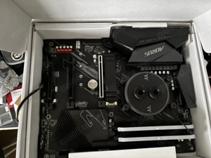 Mainboard mit Prozessor und Arbeitsspeicher abzugeben