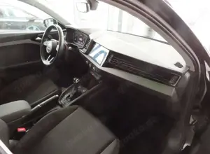 Audi A1 25 TFSI basis Bild 3