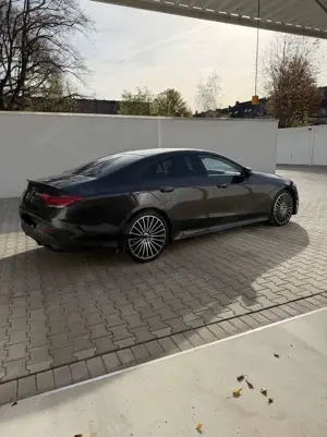Mercedes-Benz CLS 300 d 4Matic 9G-TRONIC AMG Line Night 8 fach bereift Bild 5