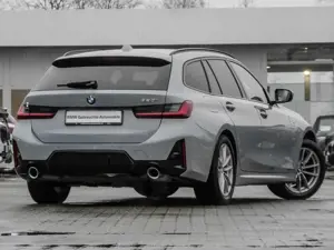 BMW 320 i M SPORT + HuD + Pano + AHK + Abstand + SHZ Bild 2