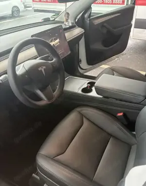 Tesla Model Y Long Range Dual Motor AWD Bild 5