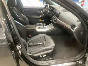 BMW 330 330e Touring Aut. M Sport Bild 2