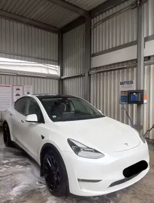 Tesla Model Y Long Range Dual Motor AWD