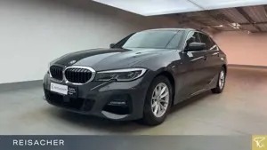 BMW 320 i A Lim M-Sport,AHK,Leder,ACC,HUD,LCProf