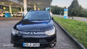Mitsubishi Outlander Outlander 2.2 DI-D 4WD Automatik Instyle Bild 3