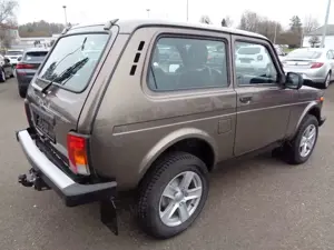 Lada Niva Offroad 4X4 More,Klima,Sitzheizung,AHK. Bild 4