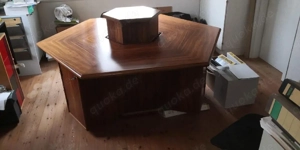 Bürotisch für gehobene Klasse.
