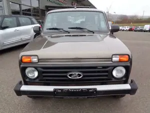 Lada Niva Offroad 4X4 More,Klima,Sitzheizung,AHK. Bild 2