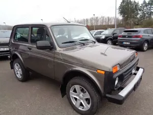 Lada Niva Offroad 4X4 More,Klima,Sitzheizung,AHK. Bild 3