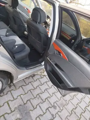 Mercedes-Benz E 200 E 200 T CDI (211.207) Bild 2