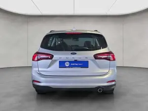 Ford Focus Turnier 1.0 EcoBoost COOLCONNECT Bild 2