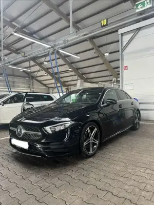 Mercedes-Benz A 250 7G-DCT AMG Line