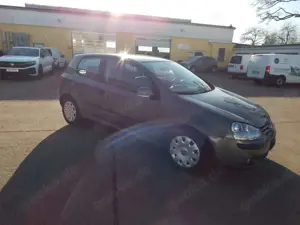 Volkswagen Golf Golf 1.4 FSI Trendline*1HAND*XENON*135 TKM* Bild 3