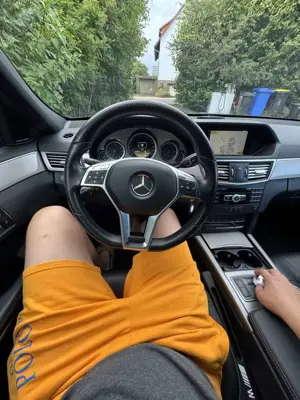 Mercedes-Benz E 220 T CDI DPF BlueEFFICIENCY 7G-TRONIC Avantgarde Bild 5