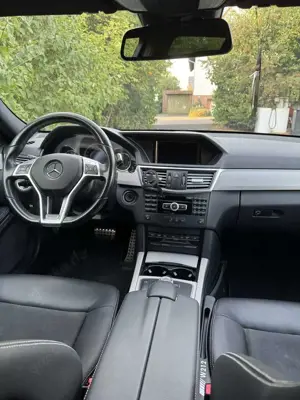 Mercedes-Benz E 220 T CDI DPF BlueEFFICIENCY 7G-TRONIC Avantgarde Bild 4