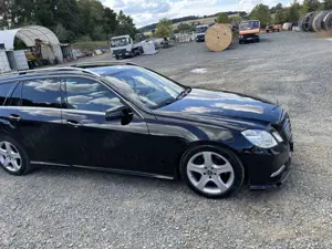 Mercedes-Benz E 220 T CDI DPF BlueEFFICIENCY 7G-TRONIC Avantgarde Bild 2