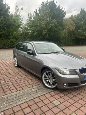 BMW 318 318d Bild 2