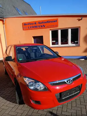 Hyundai i30 geringe Laufleistung, TÜV, 8 fach bereift