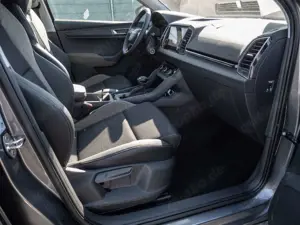 Skoda Karoq 1.5 TSI Selection PDC NAVI AHK ACC LED Bild 2