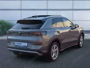 Volkswagen T-Roc Style 1.5 eTSI 150 PS DSG, Pano, Navi.. Bild 4