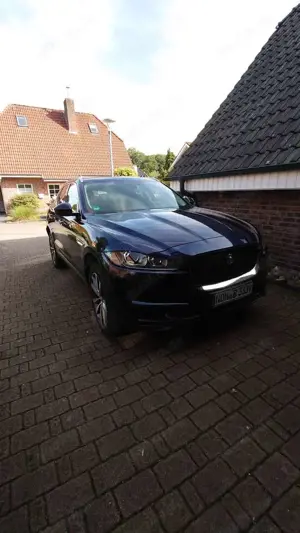 Jaguar F-Pace F-Pace Diesel 20d AWD Prestige Bild 2