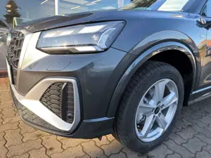 Audi Q2 35 TFSI S-line PANO Matrix 46.700€ UPE Bild 3
