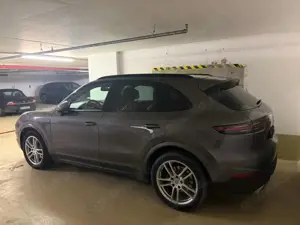 Porsche Cayenne Basis Bild 3