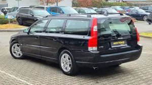 Volvo V70 2.4 Automatik T5 Momentum * 260 PS* Bild 2