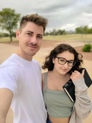 Offenes Paar sucht nette Kontakte   diskret & respektvoll