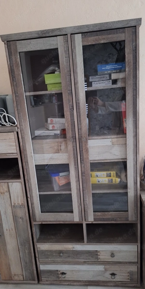 Vitrine und Highboard