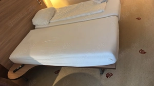 Betten mit Matratzen 90x200 und mit integrierten Nachttisch zum super Preis !