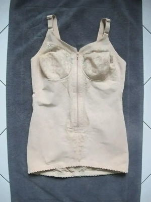 TRIUMPH Gr 100 C vintage  Mieder  Korselett