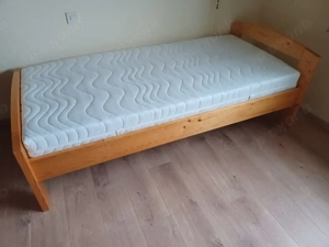 2 Holzbetten mit Matratze 90x200, 3x benutzt für Gästen