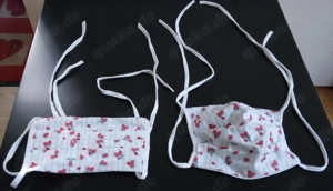 12 Masken aus einfarbigen und bunten Stoffen für viele Zwecke