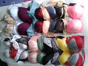 Damenbekleidung verschiedene BH  20 Stück verschiedene grössen verschiedene Modelle ungetragen 