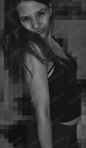 Biete Chats, Bilder und Videos nach allen Vorstellungen und nach Wunsch