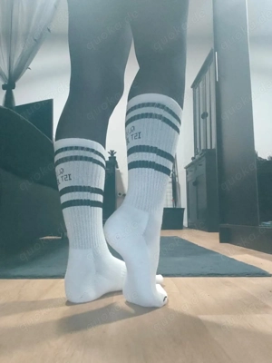   Getragene Tennissocken für echte Genießer    Echt, persönlich, diskret, intensiv 