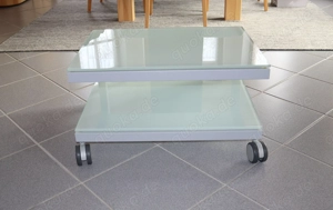 Fernsehwagen mit zwei Glaseinlagen und Rollen