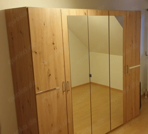 Kleiderschrank und zwei Nachtkästchen, gebraucht