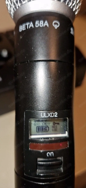 Shure ulxd2 (x2) und ulxd1 (x2) SenderMikrofon und 8 Port Docking Zustand