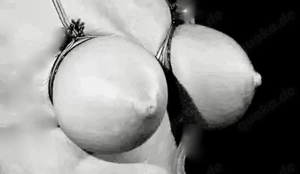 Tittenbonding für devote Frau