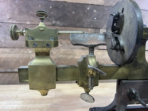 Antike handbetriebene Uhrmacherdrehbank aus Messing aus dem 19. Jahrhundert