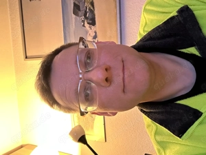 Ich suche eine liebe Frau aus Berlin ab 40-55j die gern zu jeder Gelegenheit Strumpfhosen trägt. 