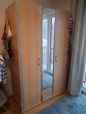 Kinderzimmer Kleiderschrank und Etagenbett