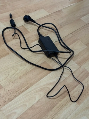 19  Monitor   VGA, inklusive Stromkabel